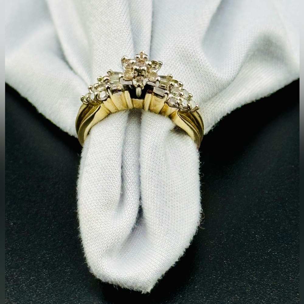 10K Gold Ladies Beautiful Diamond Cluster Ring Size 5.5 Weighs 4 Gram very clean - Picture 6 of 14